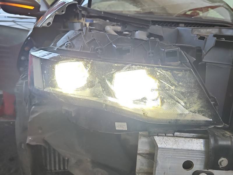 Фара передняя правая Peugeot 508 9823144480
