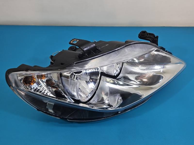 Фара передня права Seat Ibiza 6J1941006D