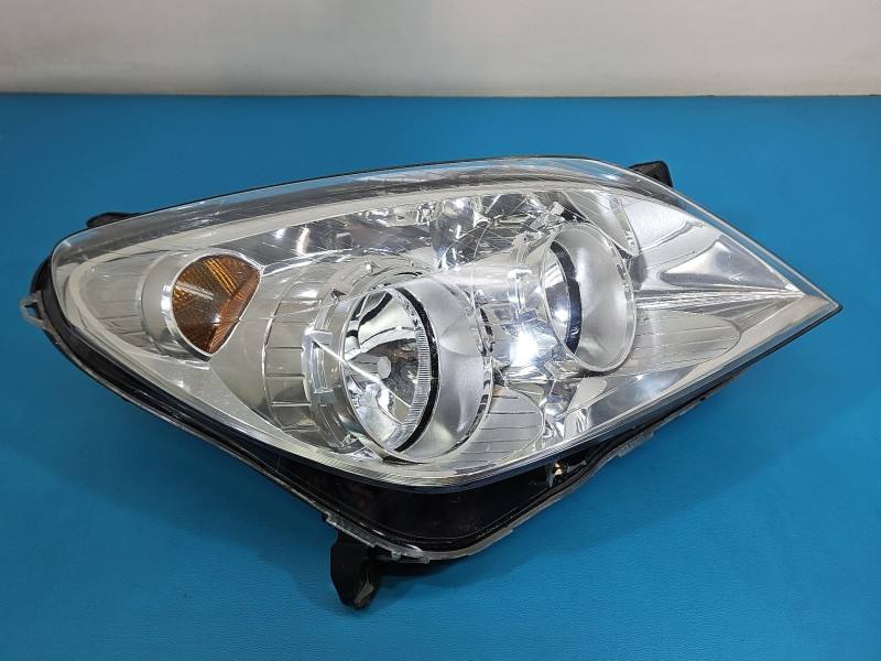 Фара передня права Opel Astra H 1LG270370-54