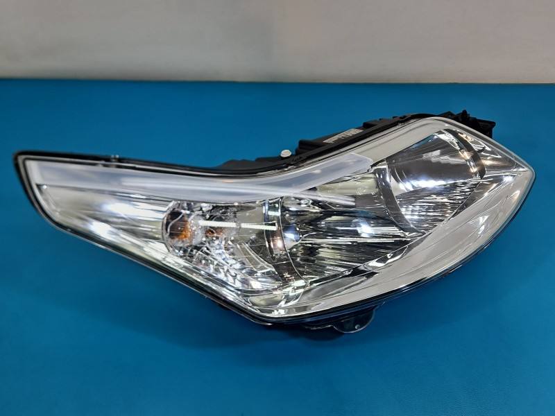 Фара передня права Citroen C4 9684382280