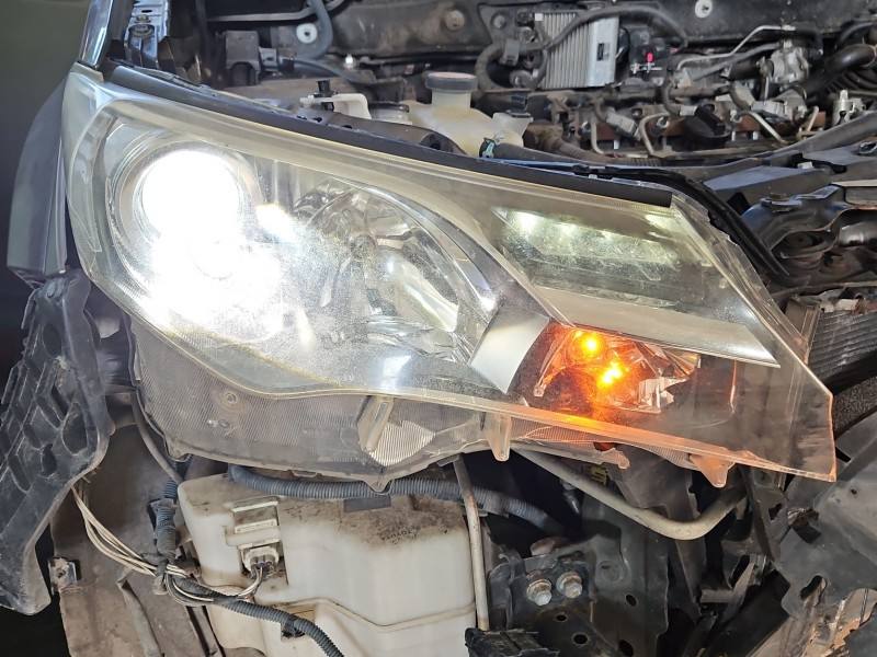 Фара передня права Toyota Rav4