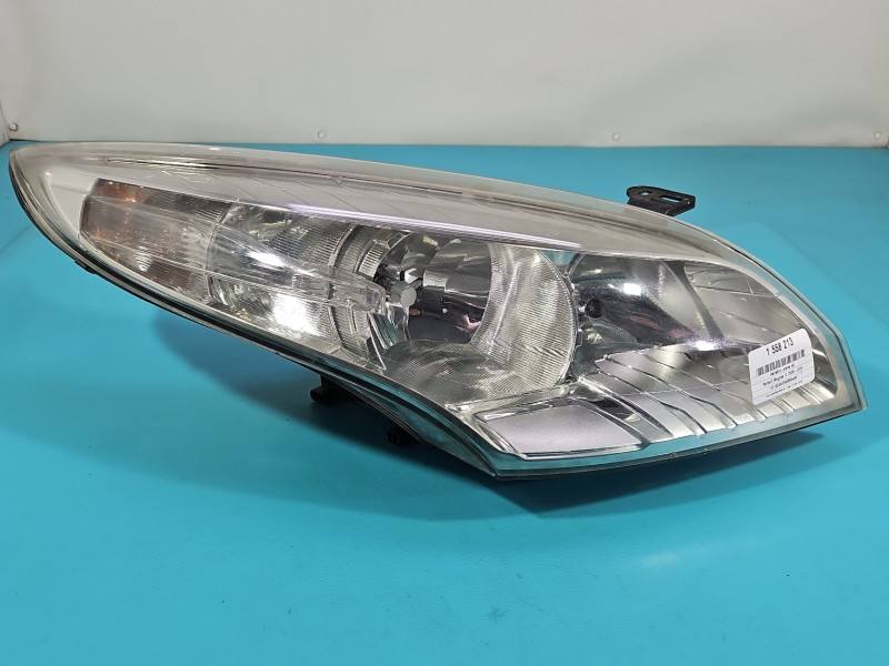 Фара передня права Renault Megane 3 260100017R