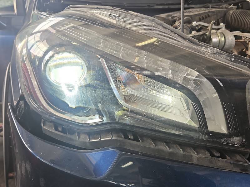 Фара передняя правая Suzuki Sx4