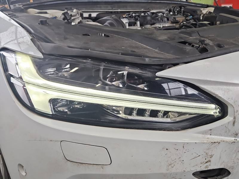 Фара передня права Volvo S90 31386165