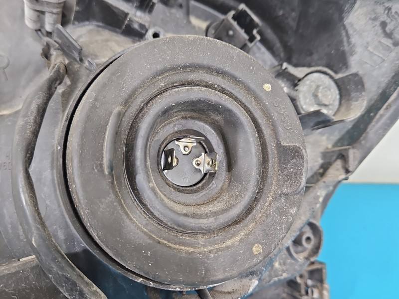 Фара передня права Suzuki Swift 35100-62J11 — фото деталі 8