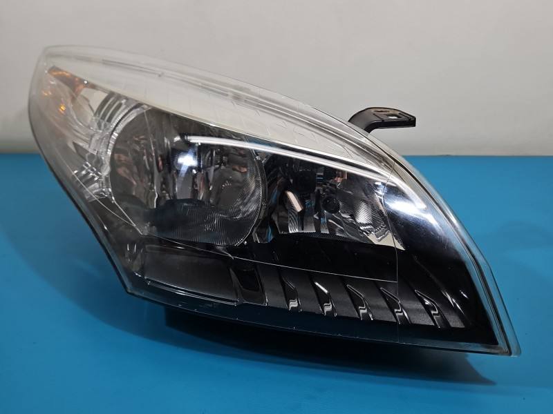 Фара передня права Renault Megane 3 260101010R