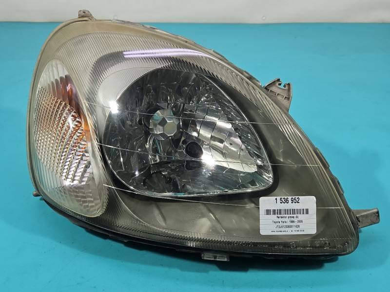 Фара передня права Toyota Yaris 1