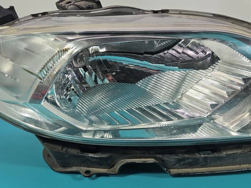 Фара передня права Honda FR-V — фото деталі 4