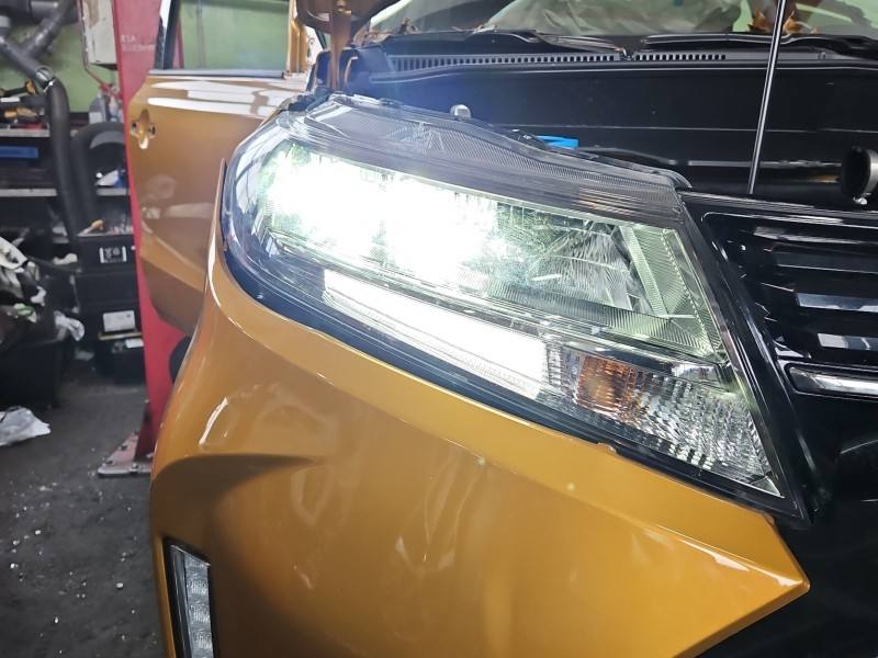 Фара передня права Suzuki Vitara 100-7R016