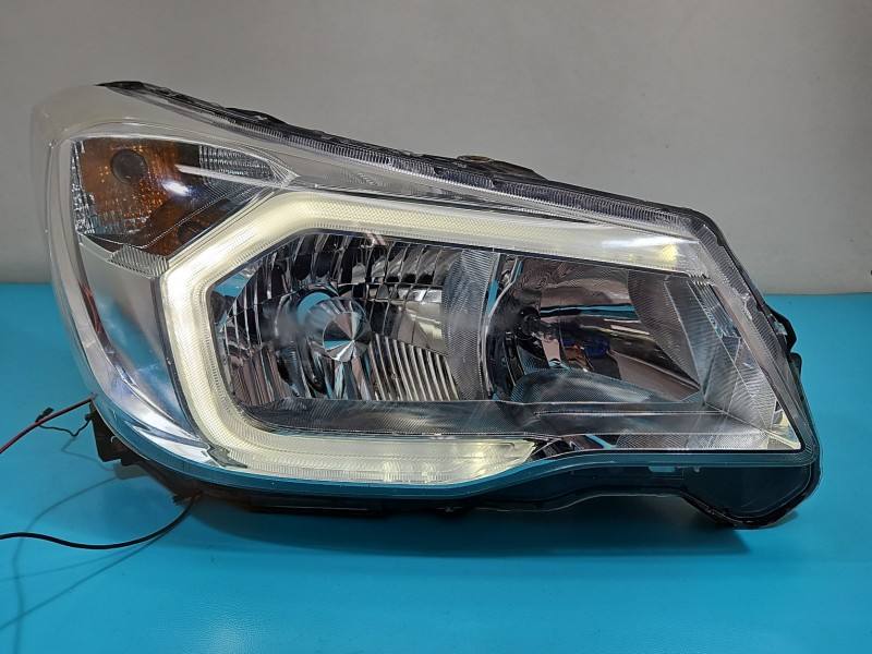 Фара передня права Subaru Forester