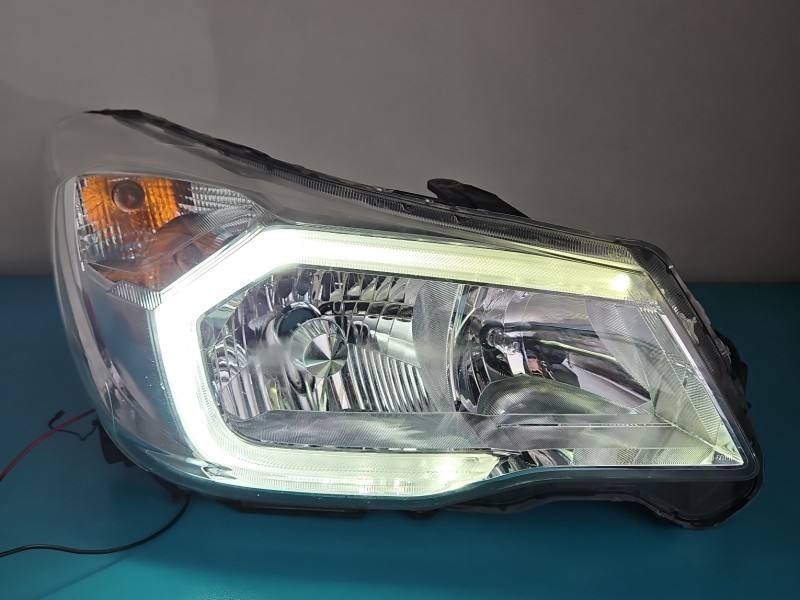 Фара передня права Subaru Forester — фото деталі 2