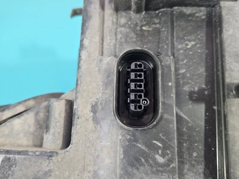 Фара передня права Mercedes CLS C219 — фото деталі 9