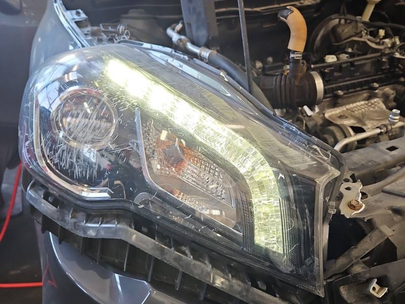 Фара передня права Suzuki Sx4 — фото деталі 2