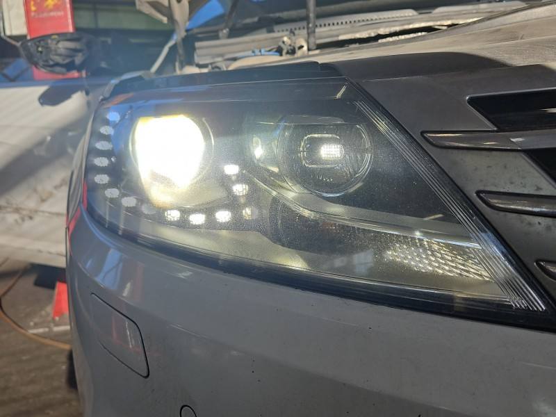 Фара передня права Volkswagen Passat CC 3C8941752J