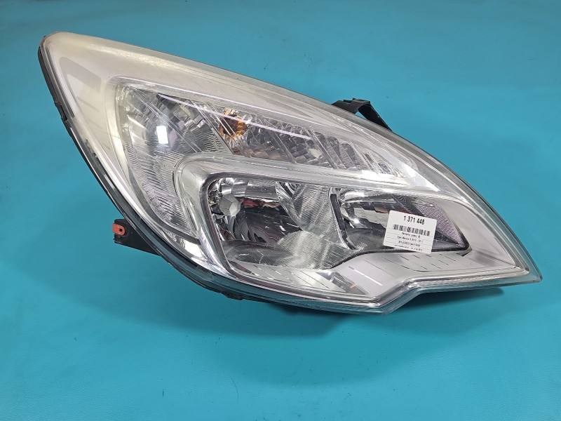 Фара передня права Opel Meriva B 13253630