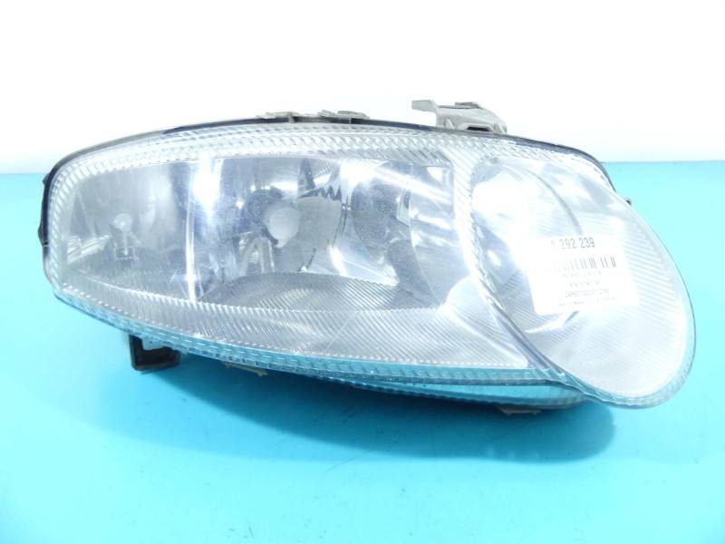 Фара передня права Alfa romeo 147 0301186204