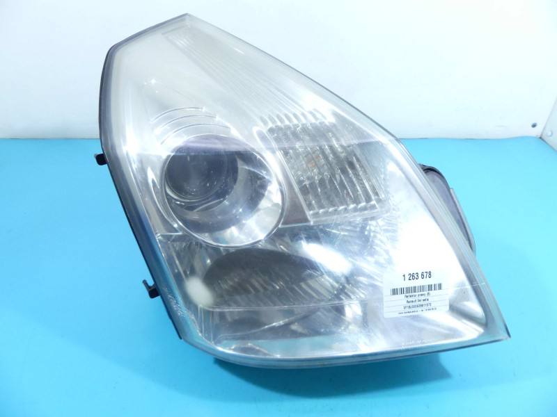 Фара передня права Renault Vel satis 8200014358E