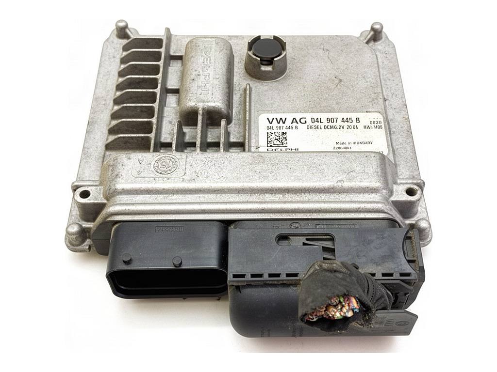 ЕБУ блок управління двигуна Skoda Octavia 3 04L907445B