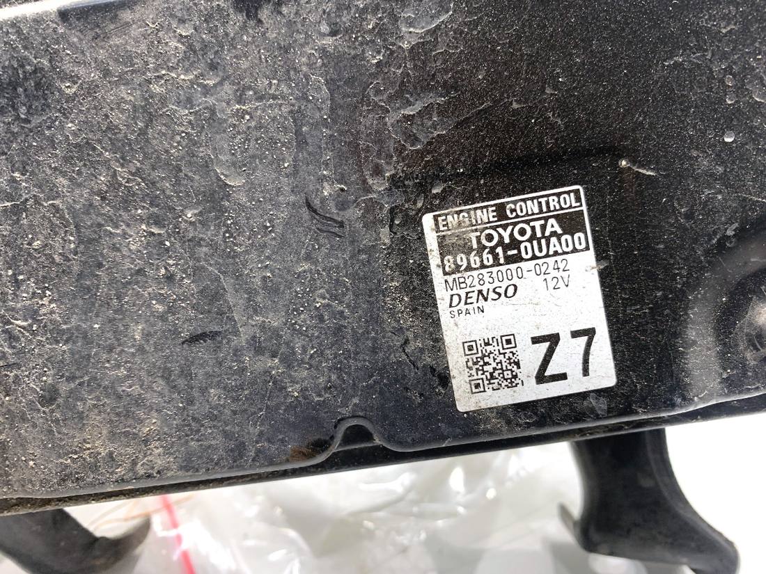 ЕБУ блок управління двигуна Toyota Yaris 3 89661-0UA00 — фото деталі 4