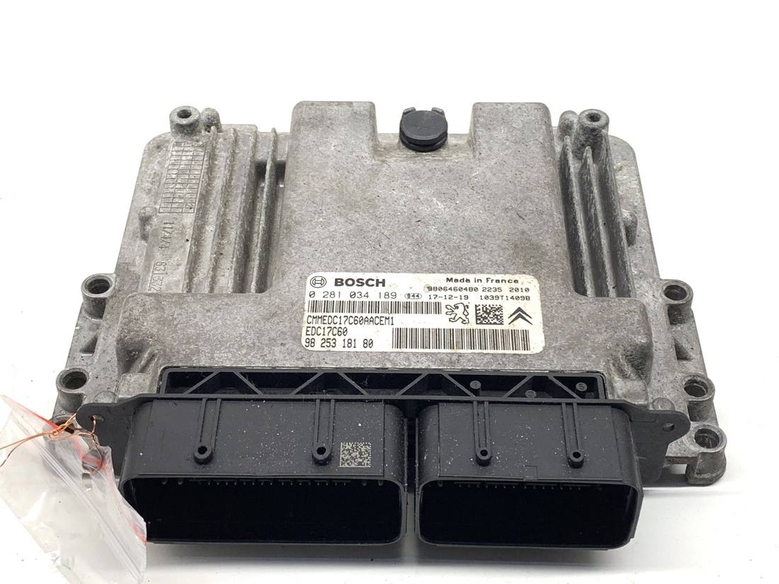 ЕБУ блок управління двигуна Citroen C4 9825318180