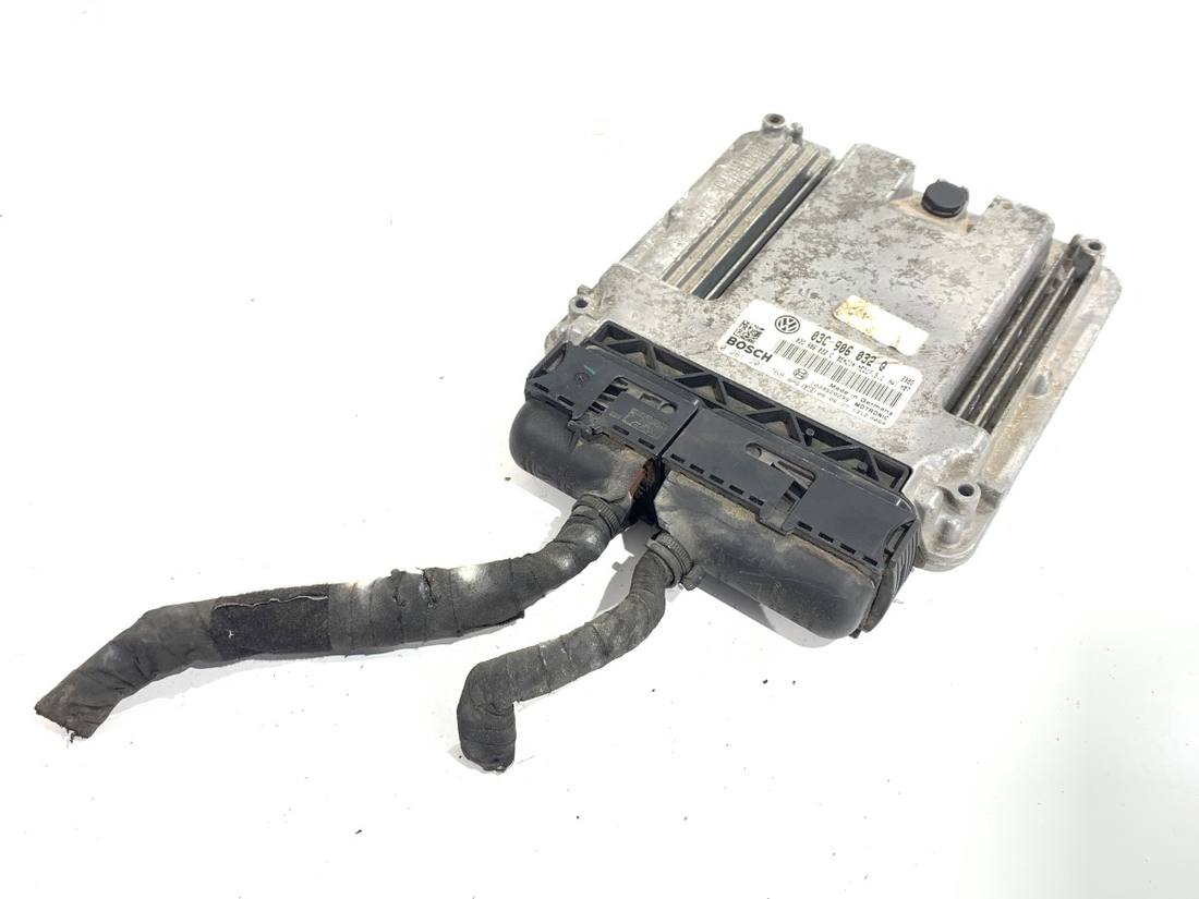 ЕБУ блок управління двигуна Volkswagen Golf 5 03C906032Q