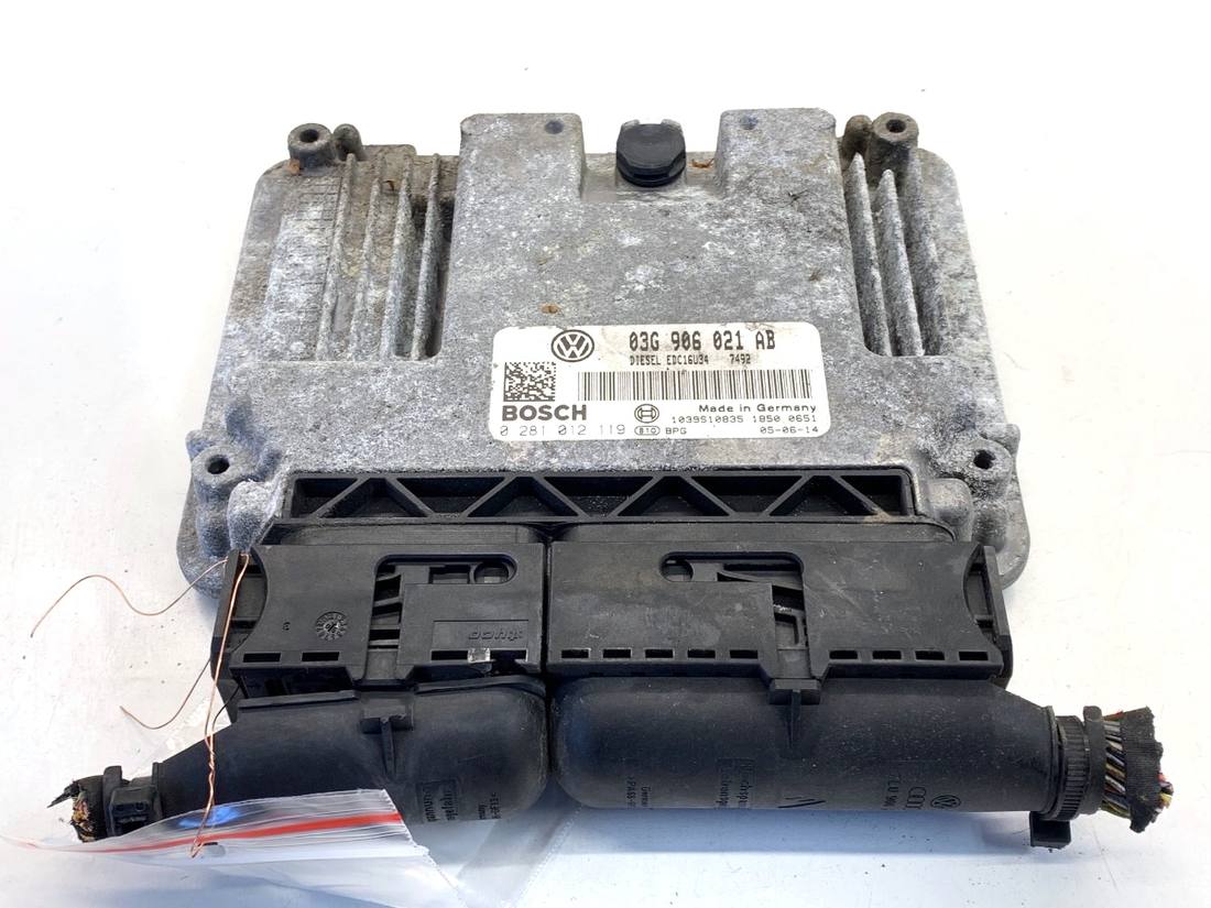 ЕБУ блок управління двигуна Volkswagen Passat B6 03G906021AB