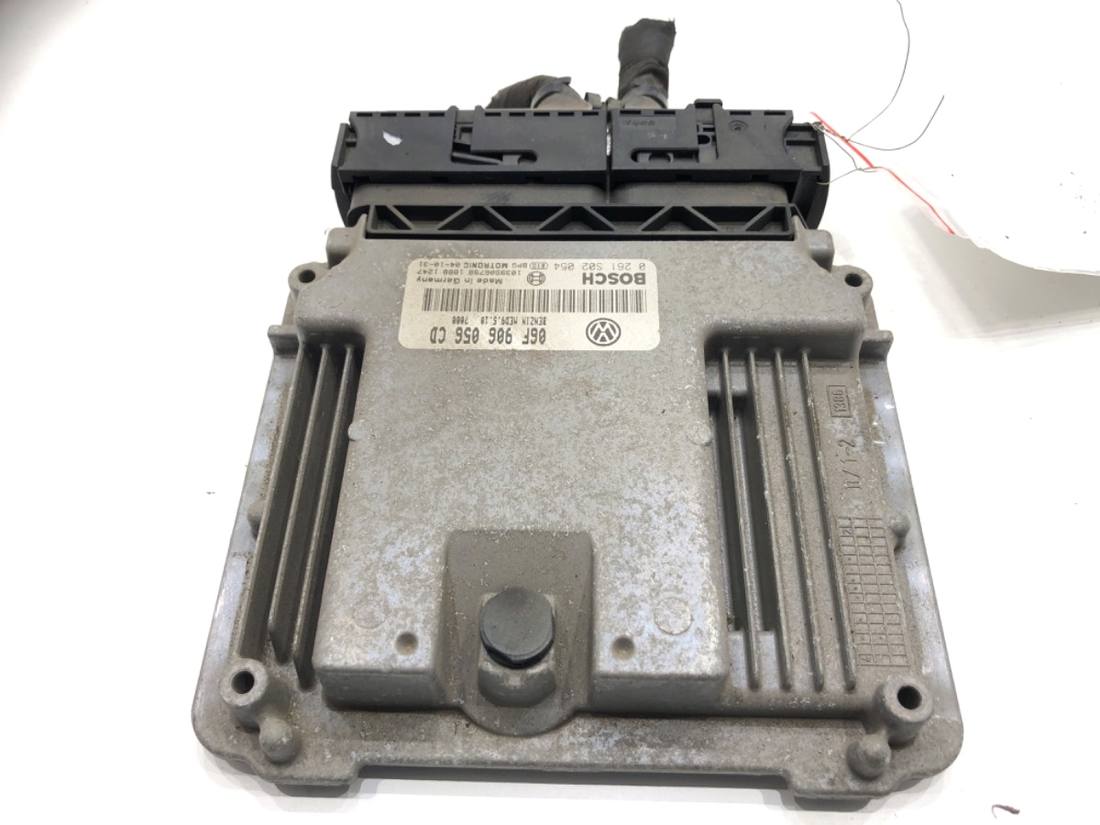 ЕБУ блок управління двигуна Volkswagen Touran 06F906056CD 0261S02054