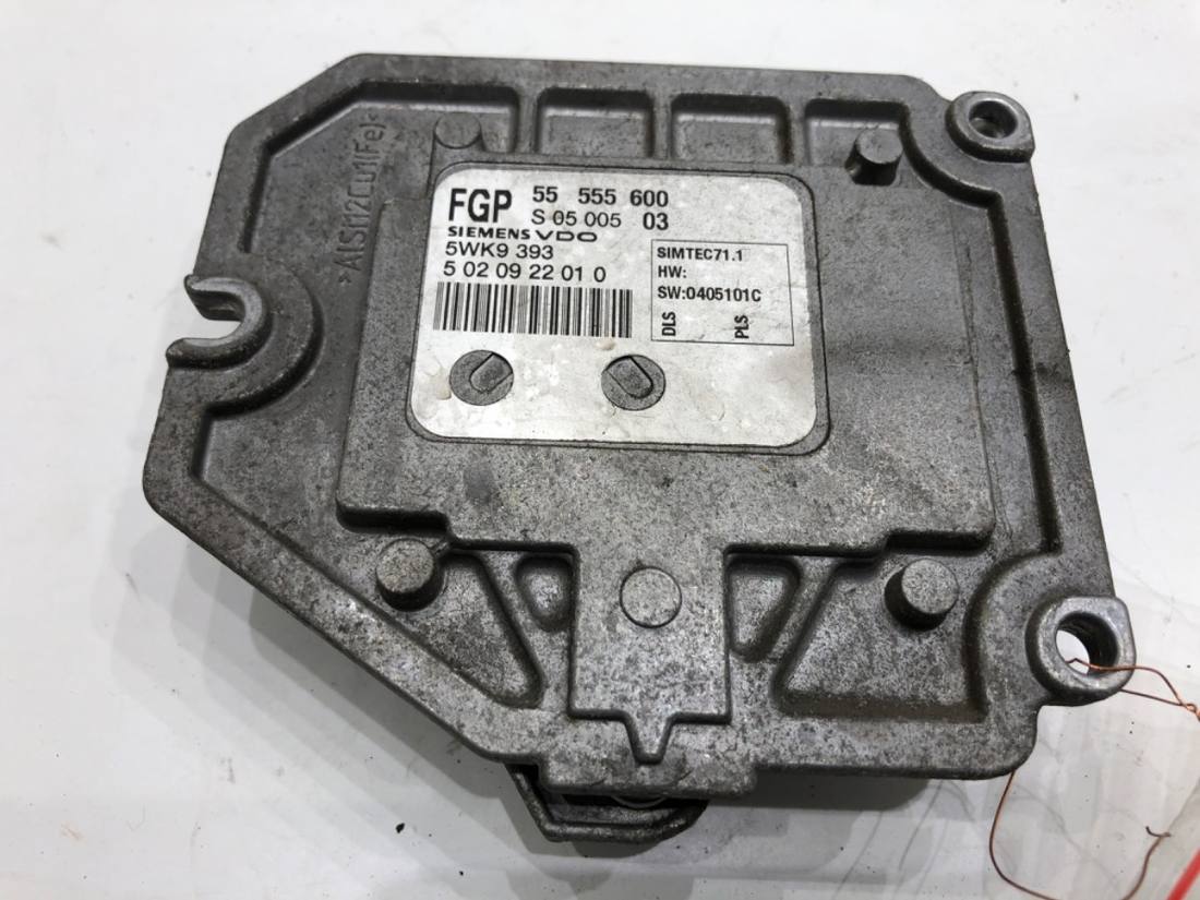 ЕБУ блок управління двигуна Opel Zafira A 55555600