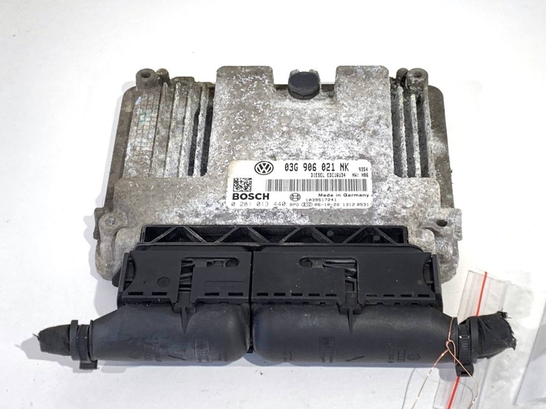 ЕБУ блок управління двигуна Volkswagen Passat B6 03G986021NK