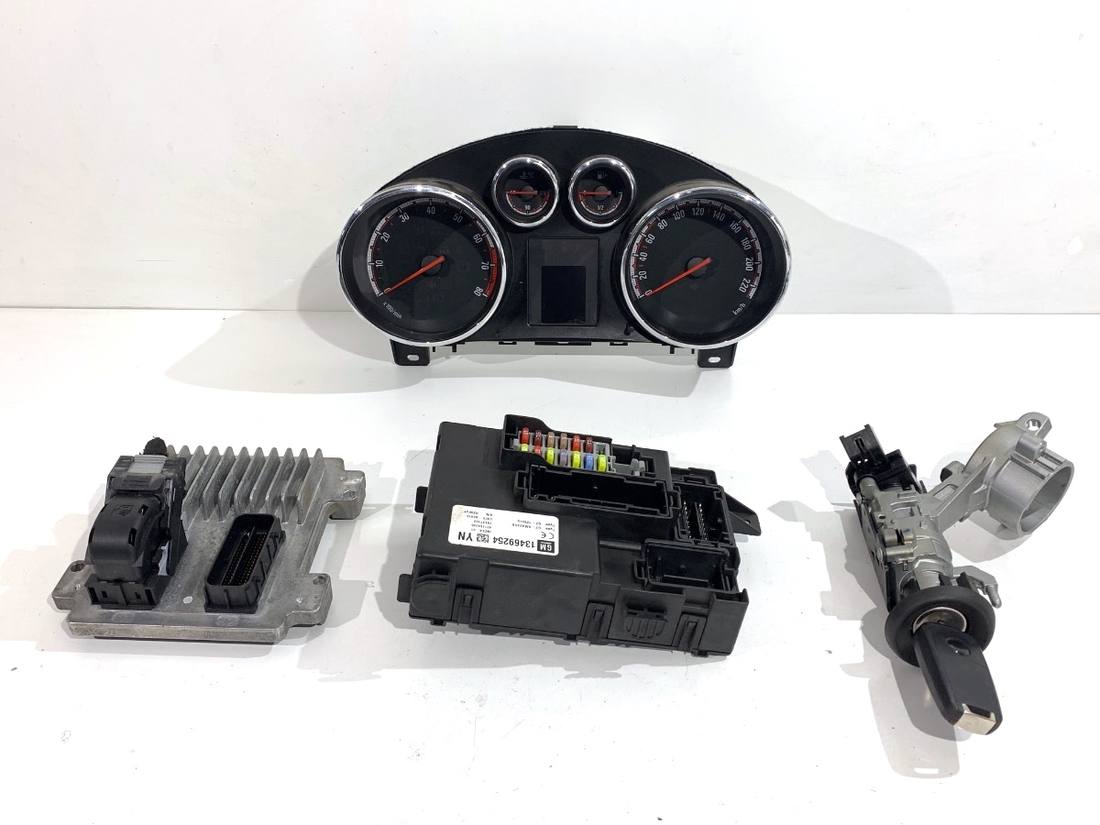 ЕБУ блок управління двигуна Opel Meriva B 13469254 12659379