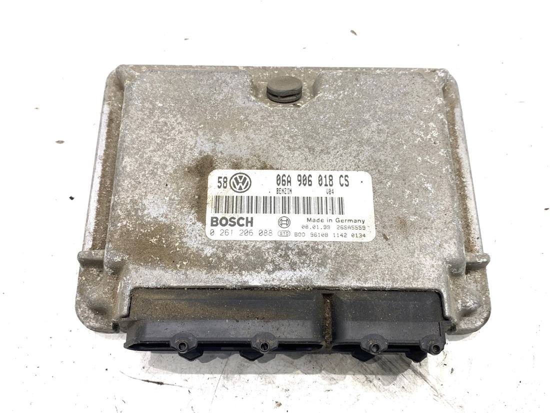ЕБУ блок управління двигуна Volkswagen Bora 06A906018CS 0261206088