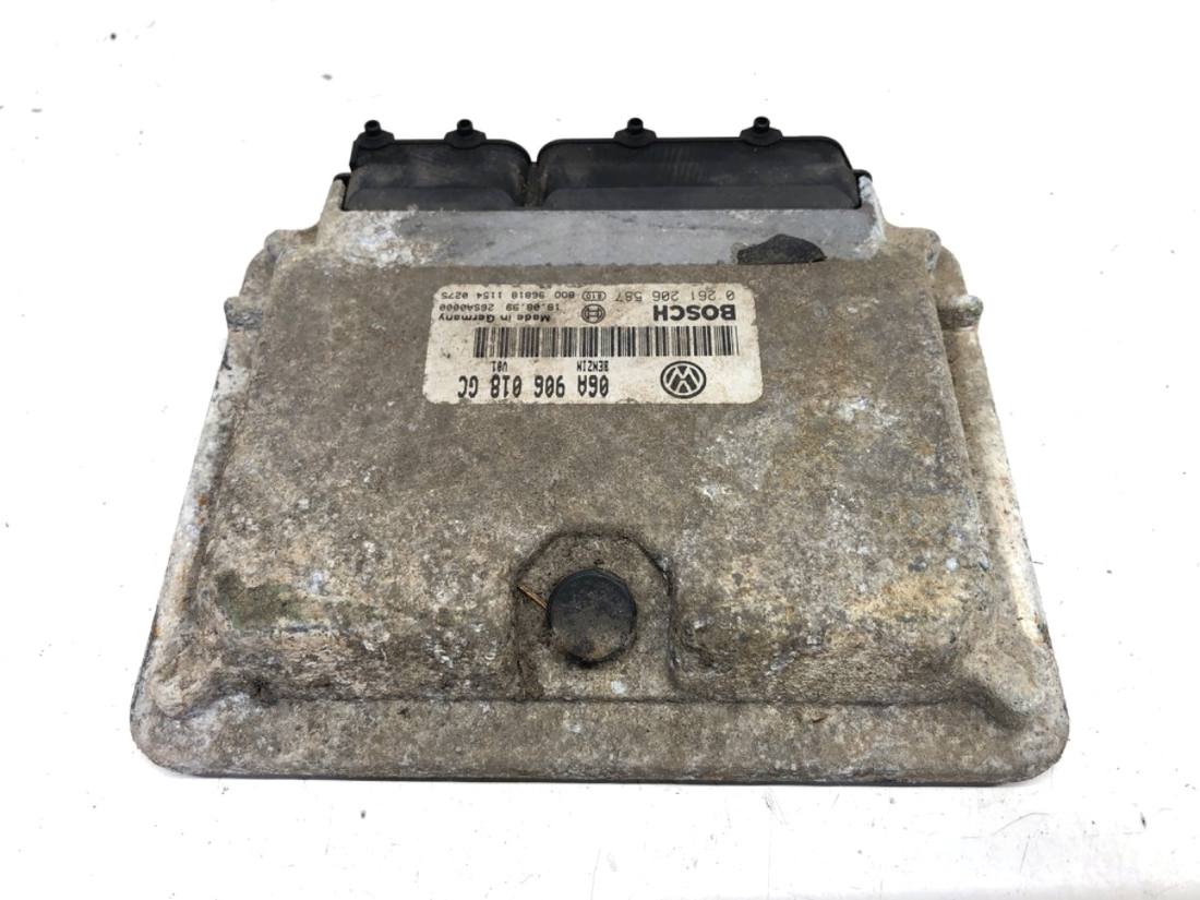 ЕБУ блок управління двигуна Seat Toledo 06A906018GC 0261206587