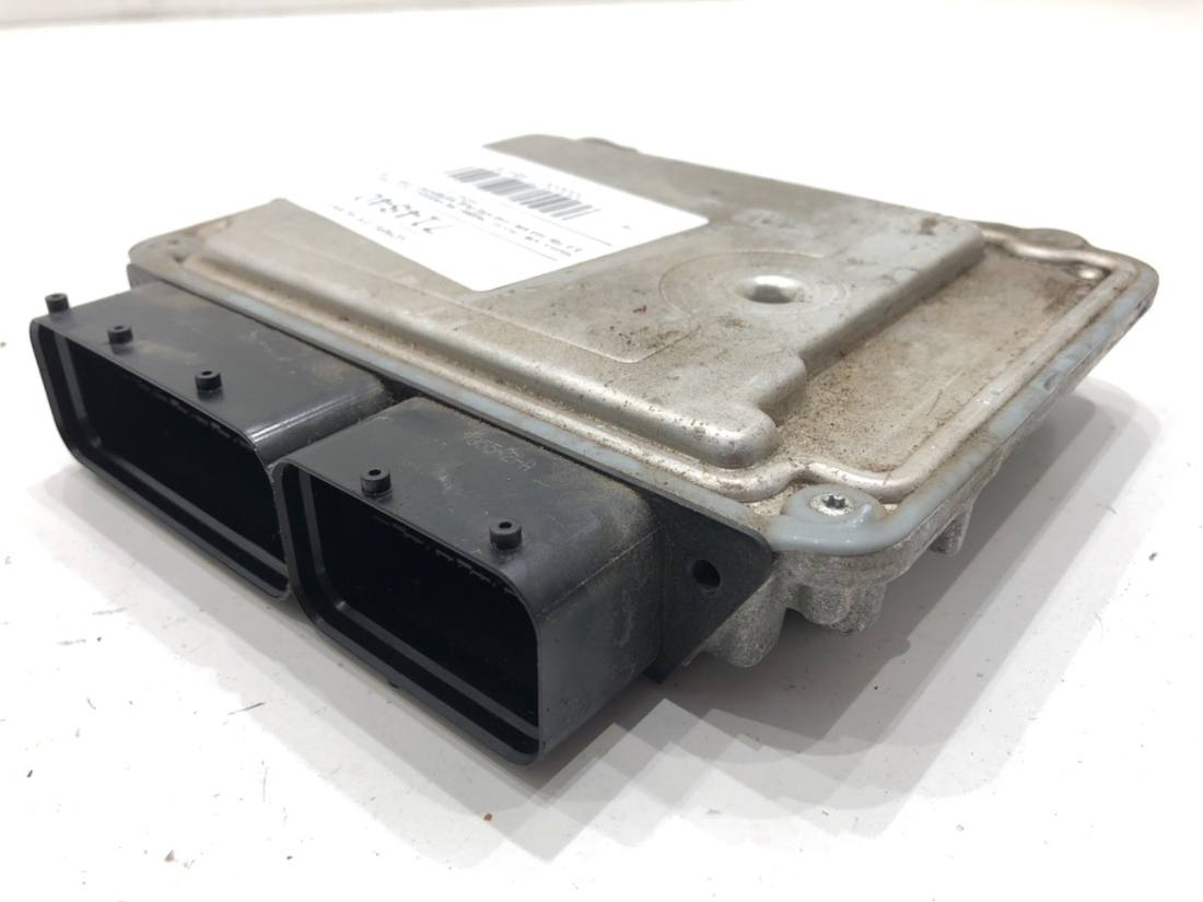 ЕБУ блок управління двигуна Volkswagen Passat B6 83G906021AB