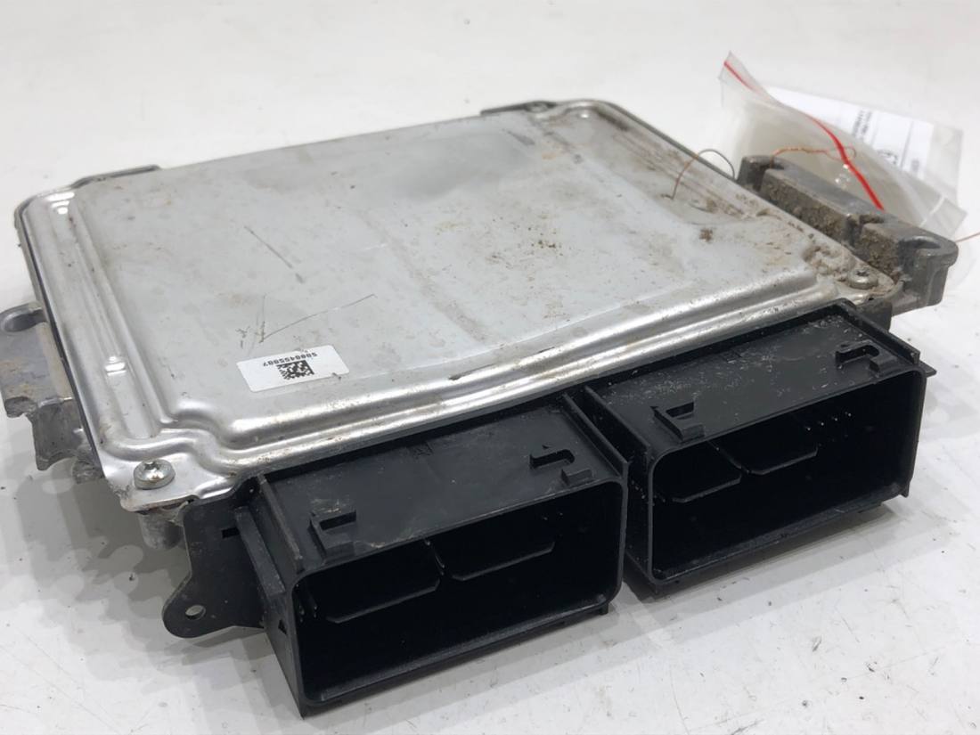 ЕБУ блок управління двигуна Ford Focus L1UA-12A650-GA 0281039335 — фото деталі 3