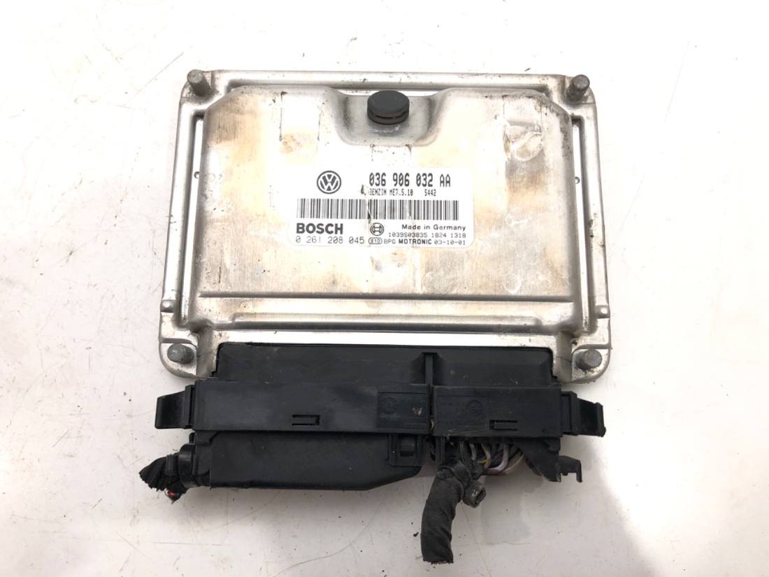 ЕБУ блок управління двигуна Volkswagen Golf 5 036906032AA 0261208045