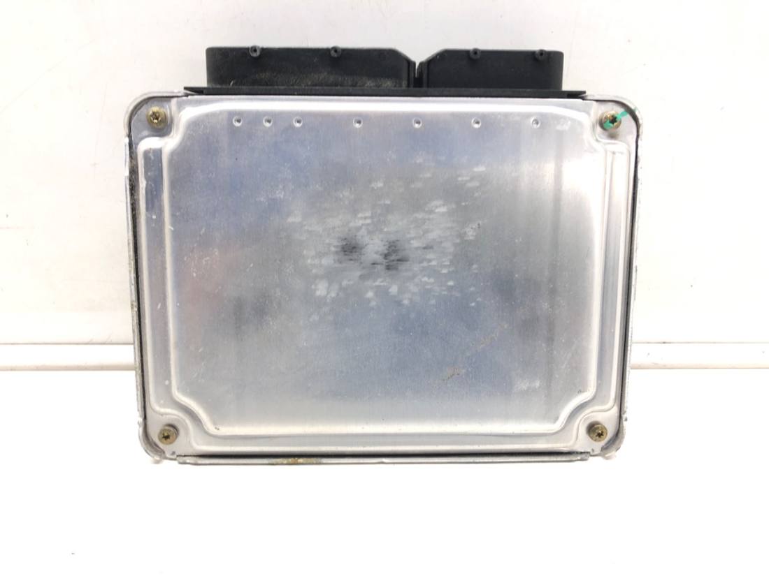 ЕБУ блок управління двигуна Volkswagen New Beetle 06A906032EB 0261207082