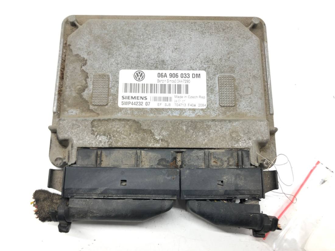 ЕБУ блок управління двигуна Skoda Octavia 1 06A906033DM