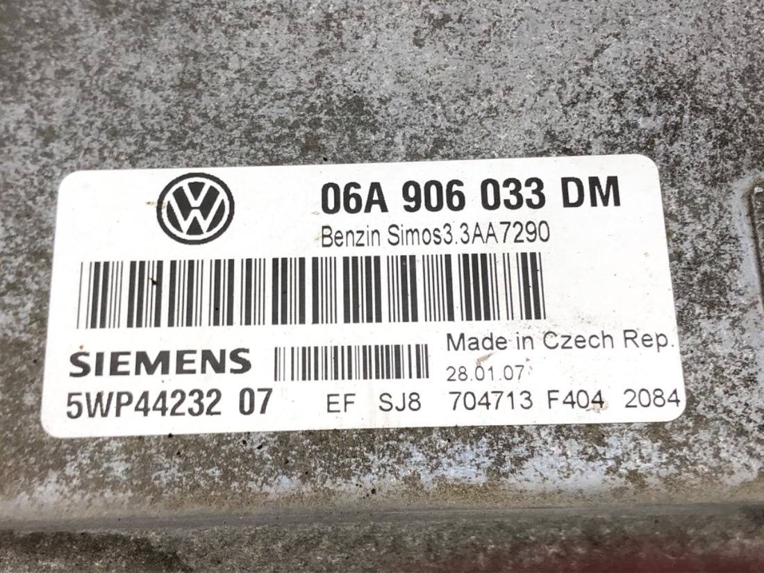 ЕБУ блок управління двигуна Skoda Octavia 1 06A906033DM — фото деталі 4