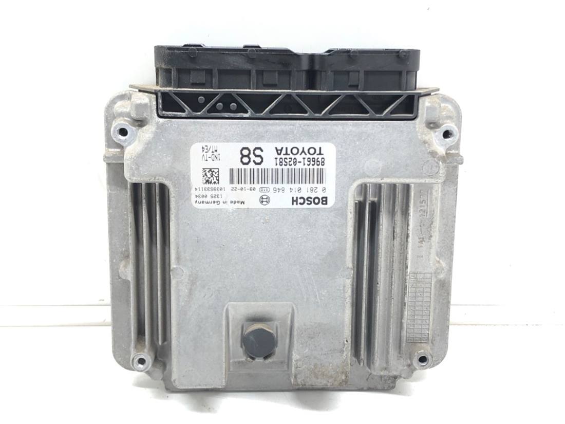 ЕБУ блок управління двигуна Toyota Auris 0281014846