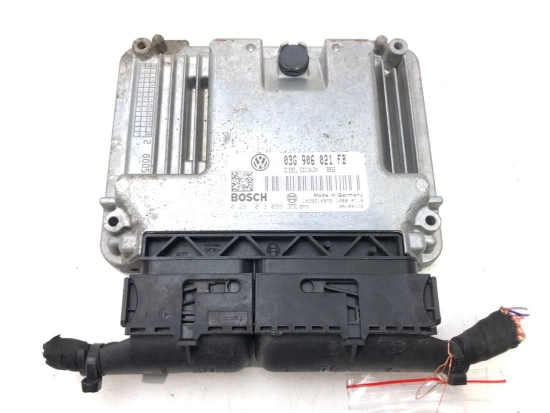 ЕБУ блок управління двигуна Volkswagen Passat B6 03G906021FB