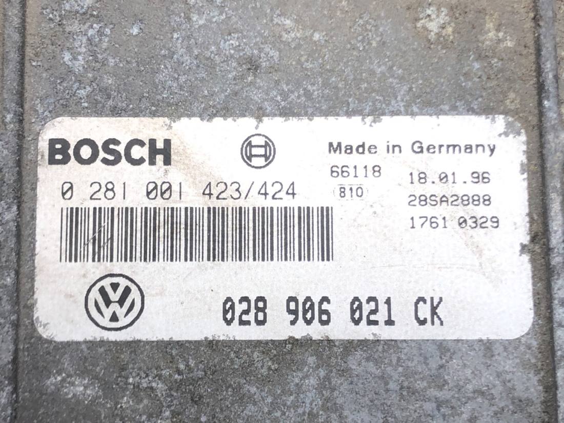 ЭБУ блок управления двигателем Volkswagen Passat B4 028906021CK — фото детали 4