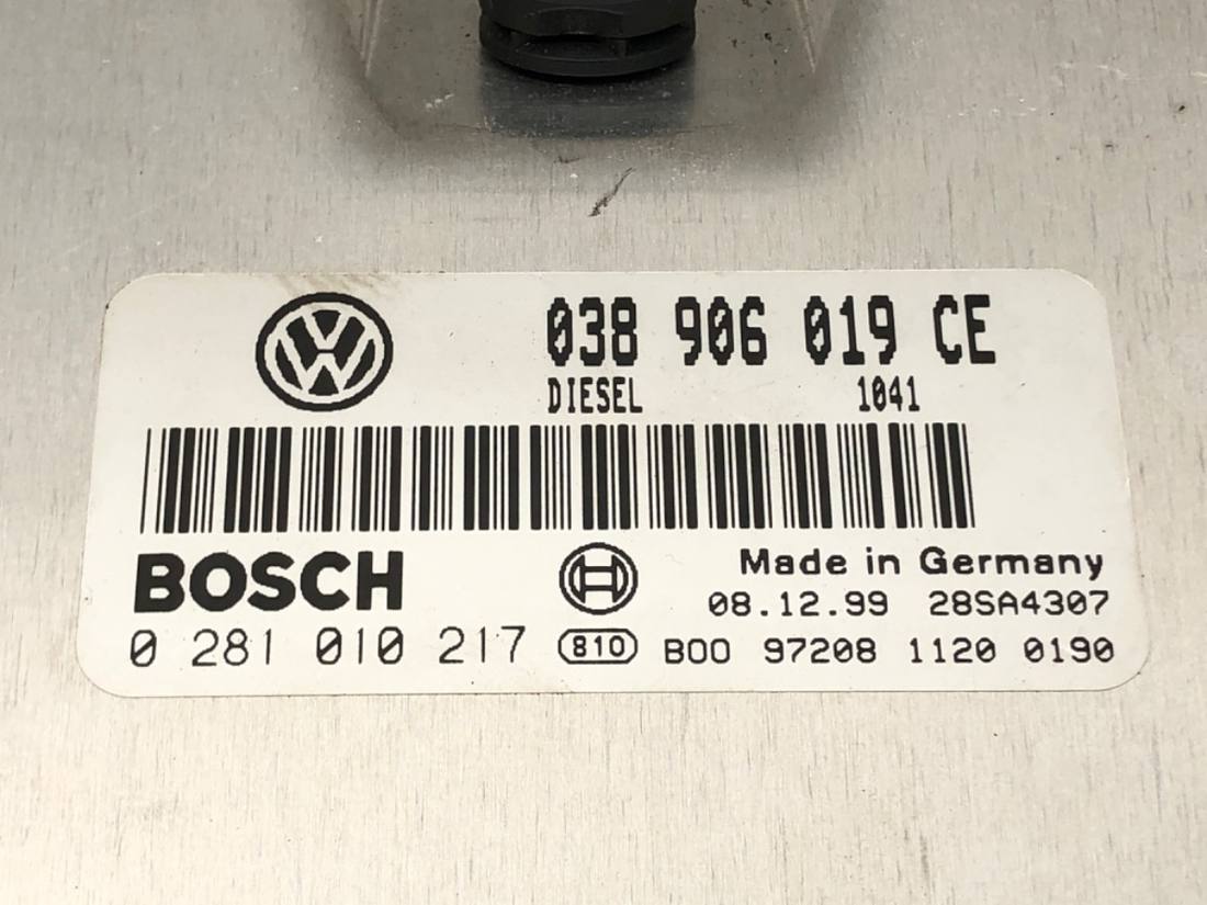ЕБУ блок управління двигуна Volkswagen Passat B5 — фото деталі 4