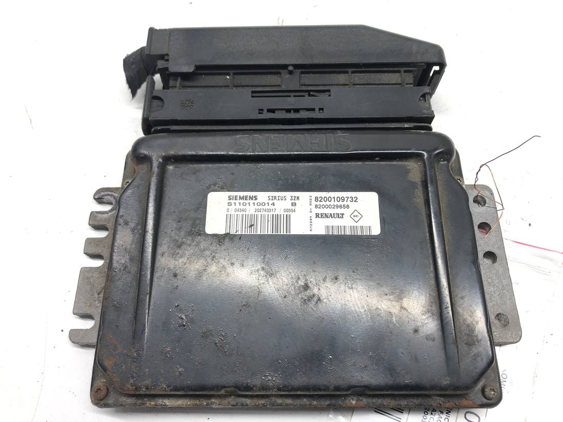ЕБУ блок управління двигуна Renault Scenic 1 8200109732