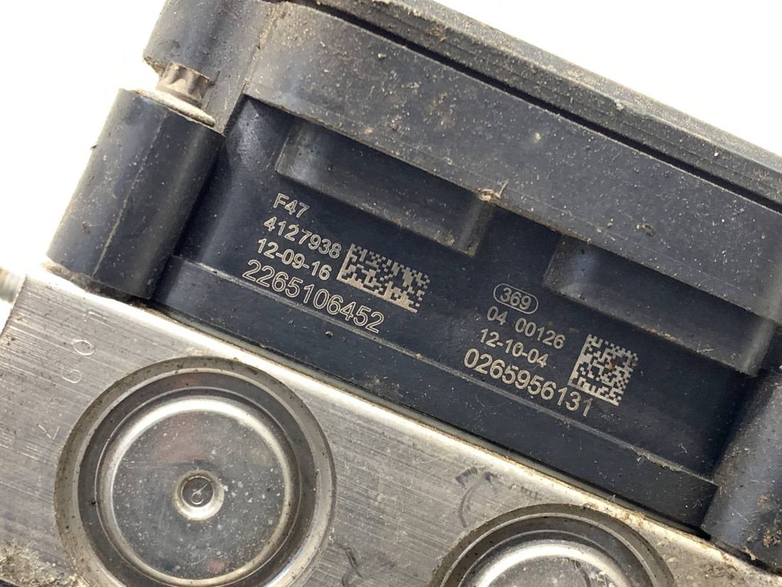 Блок керування ABS АБС Subaru Forester 2265106452 — фото деталі 3