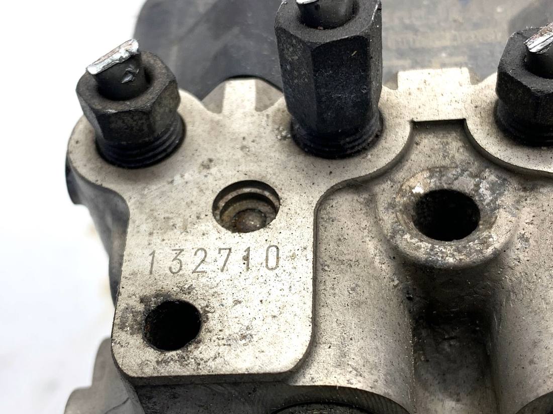 Блок керування ABS АБС Mazda 6 GAM7-437A0 — фото деталі 5