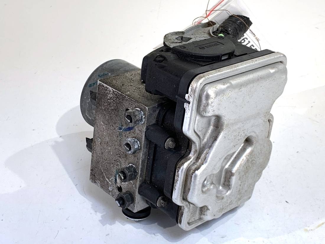 Блок керування ABS АБС Nissan Qashqai 476606UC0C — фото деталі 3