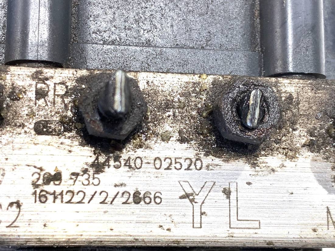 Блок керування ABS АБС Toyota Auris 44540-02520 — фото деталі 5