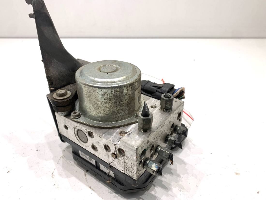 Блок керування ABS АБС Nissan Juke TD8405