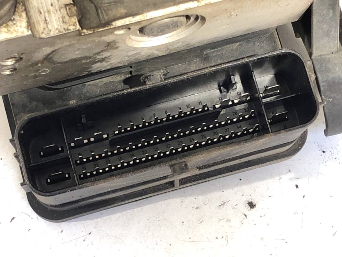 Блок керування ABS АБС Volkswagen Golf 7 3Q0614517K — фото деталі 4