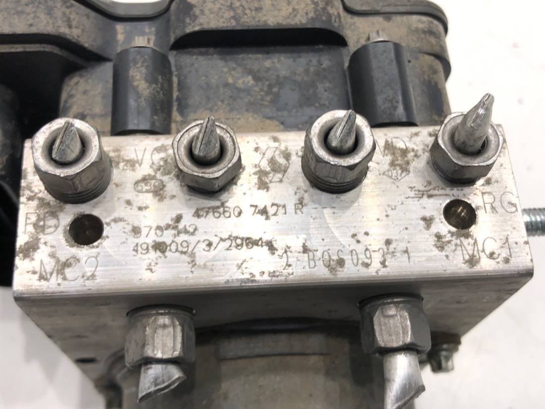 Блок керування ABS АБС Renault Clio 476607421R — фото деталі 5
